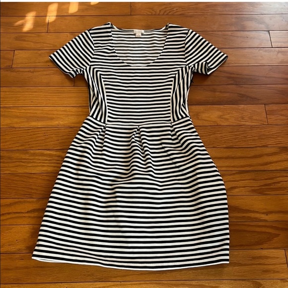 J. Crew Factory Dresses & Skirts - ⭐️TODAY ONLY⭐️ J. Crew Black/White Striped Dress Size 4